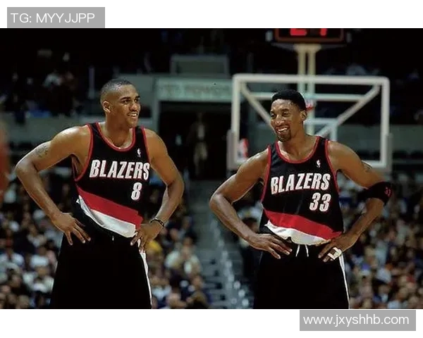 2001年NBA总决赛火箭队与湖人队的巅峰对决回顾与分析